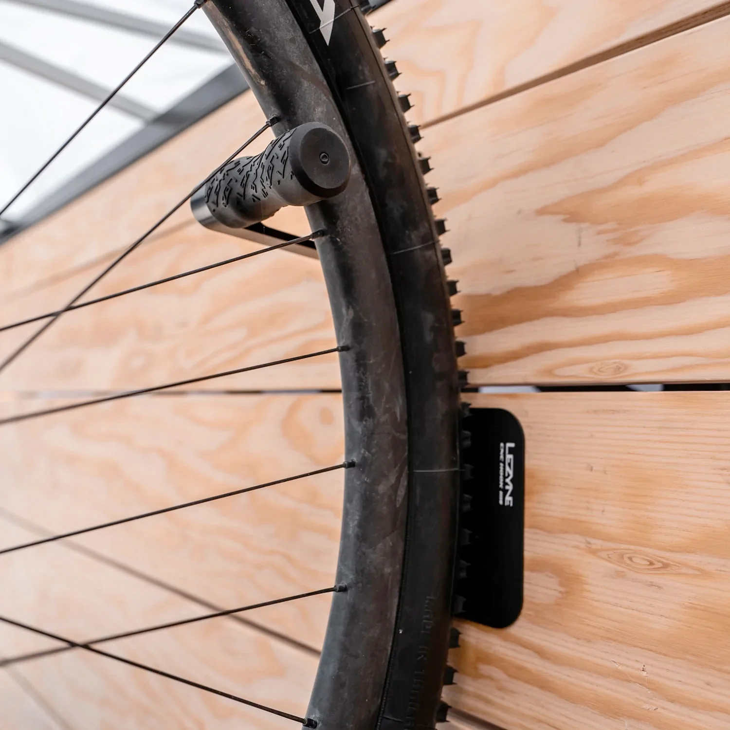 Lezyne CNC ALLOY WHEEL HOOK - Image 2
